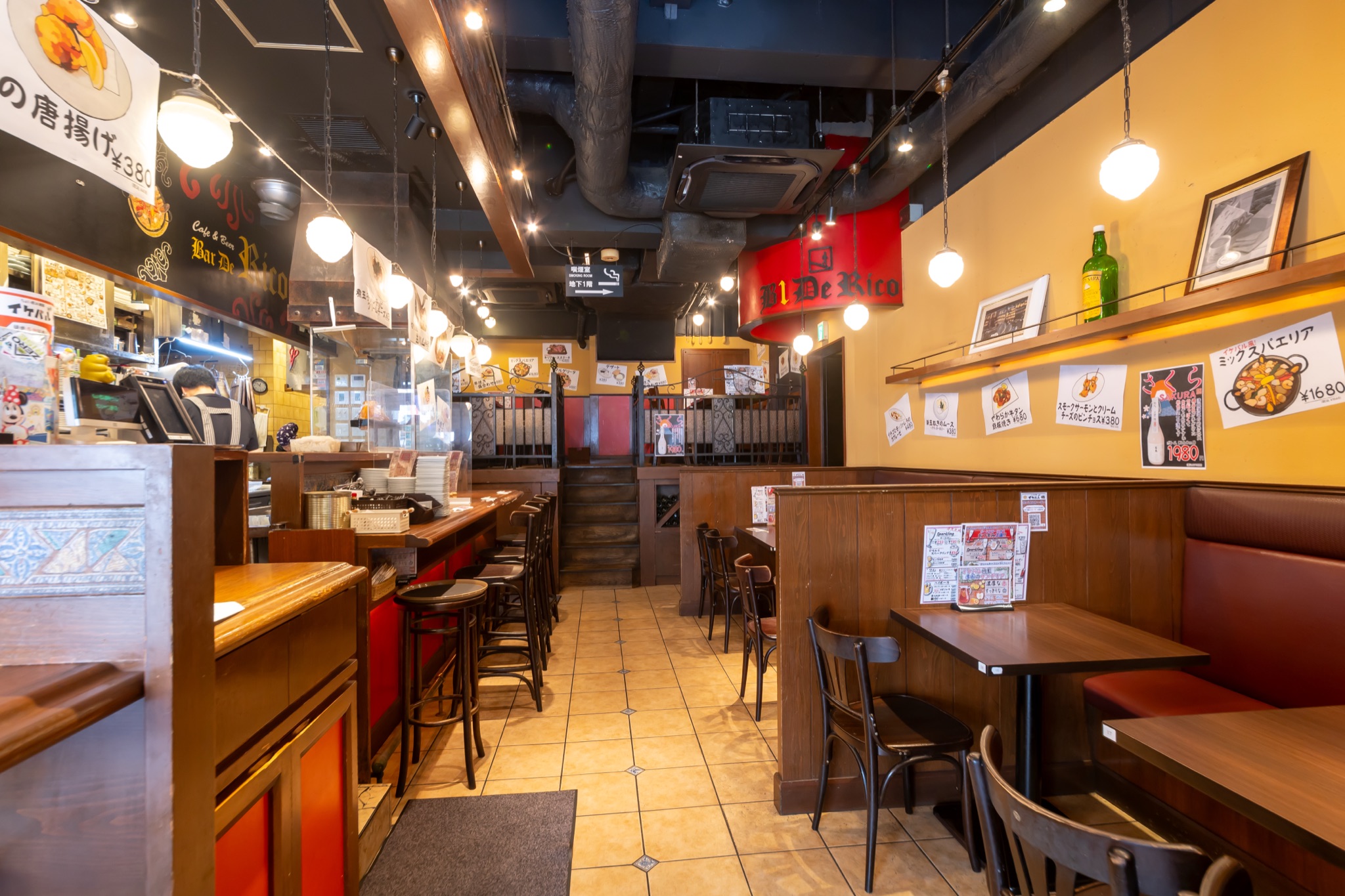 イケバル 店内