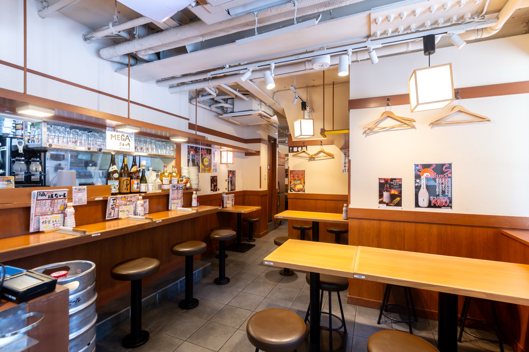 酒や はないち 店内 1
